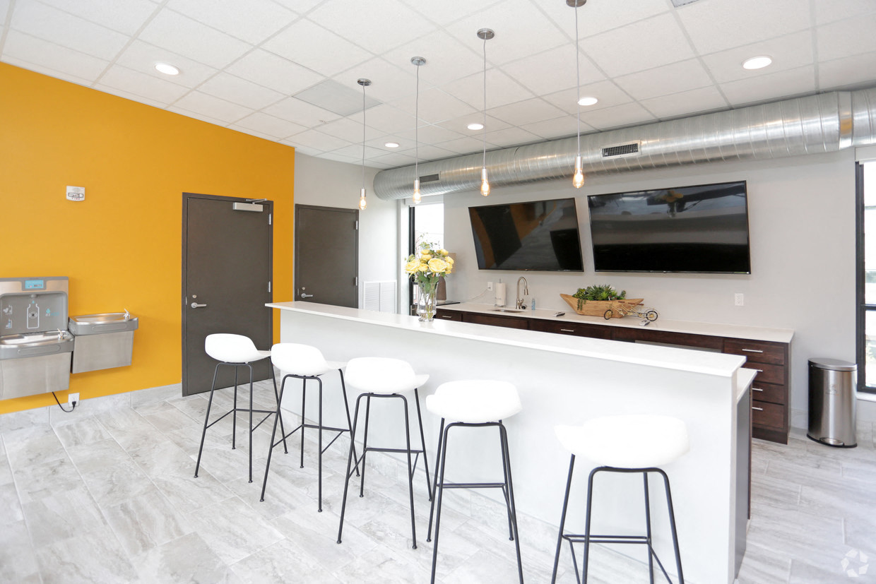 Photo Gallery of Apartments and Amenities | SOLL Apartments